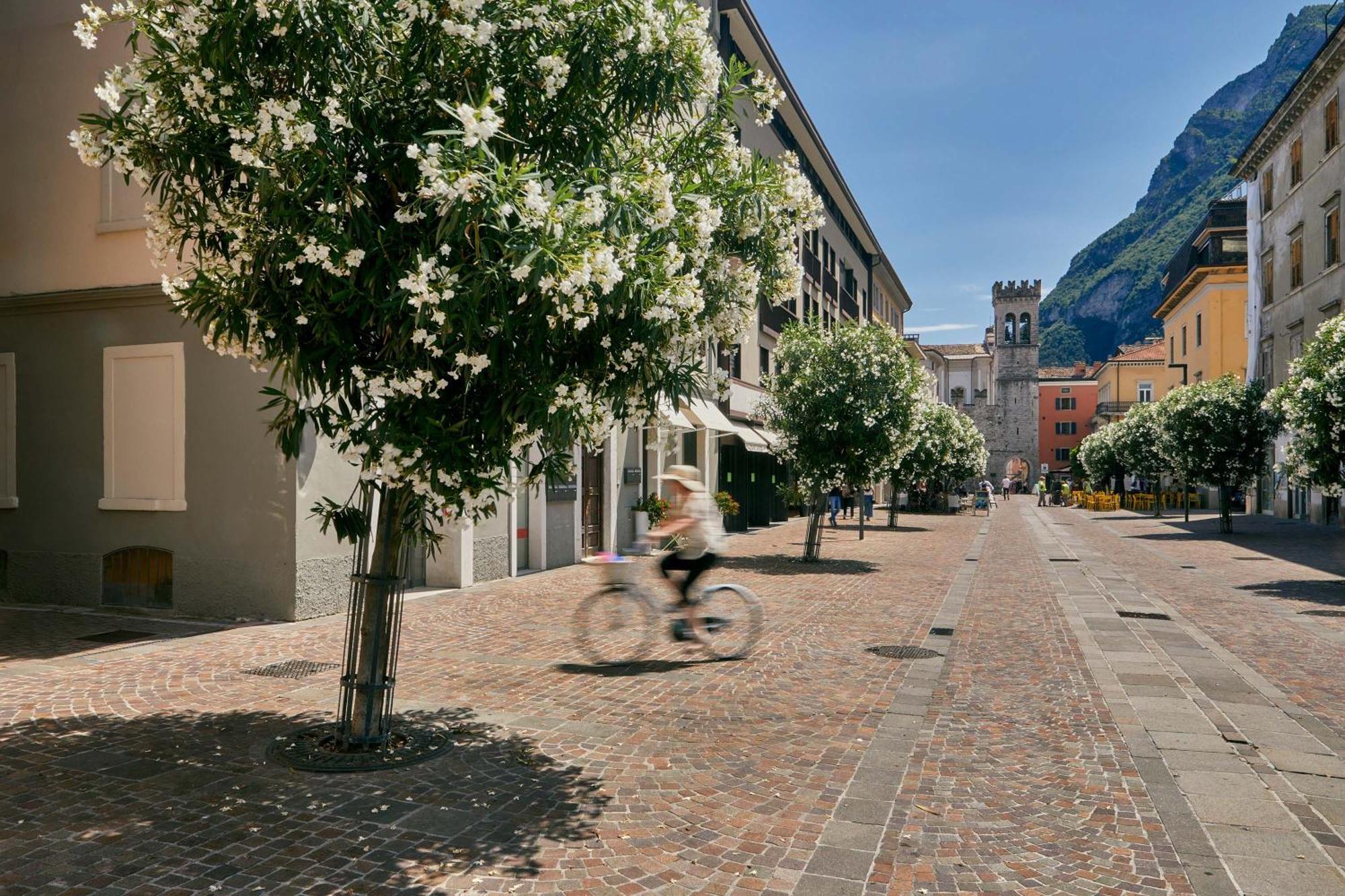 Bella Villa Apartments Riva del Garda Luaran gambar