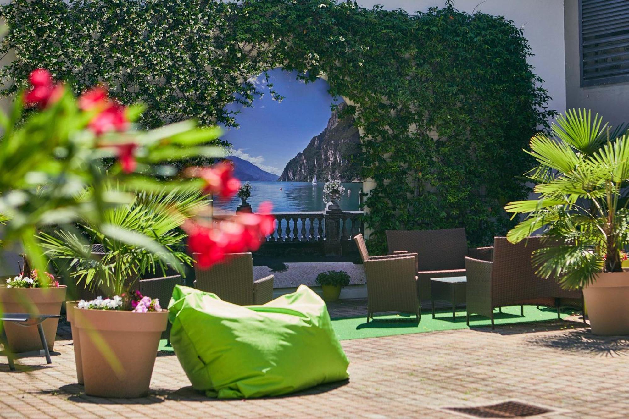 Bella Villa Apartments Riva del Garda Luaran gambar