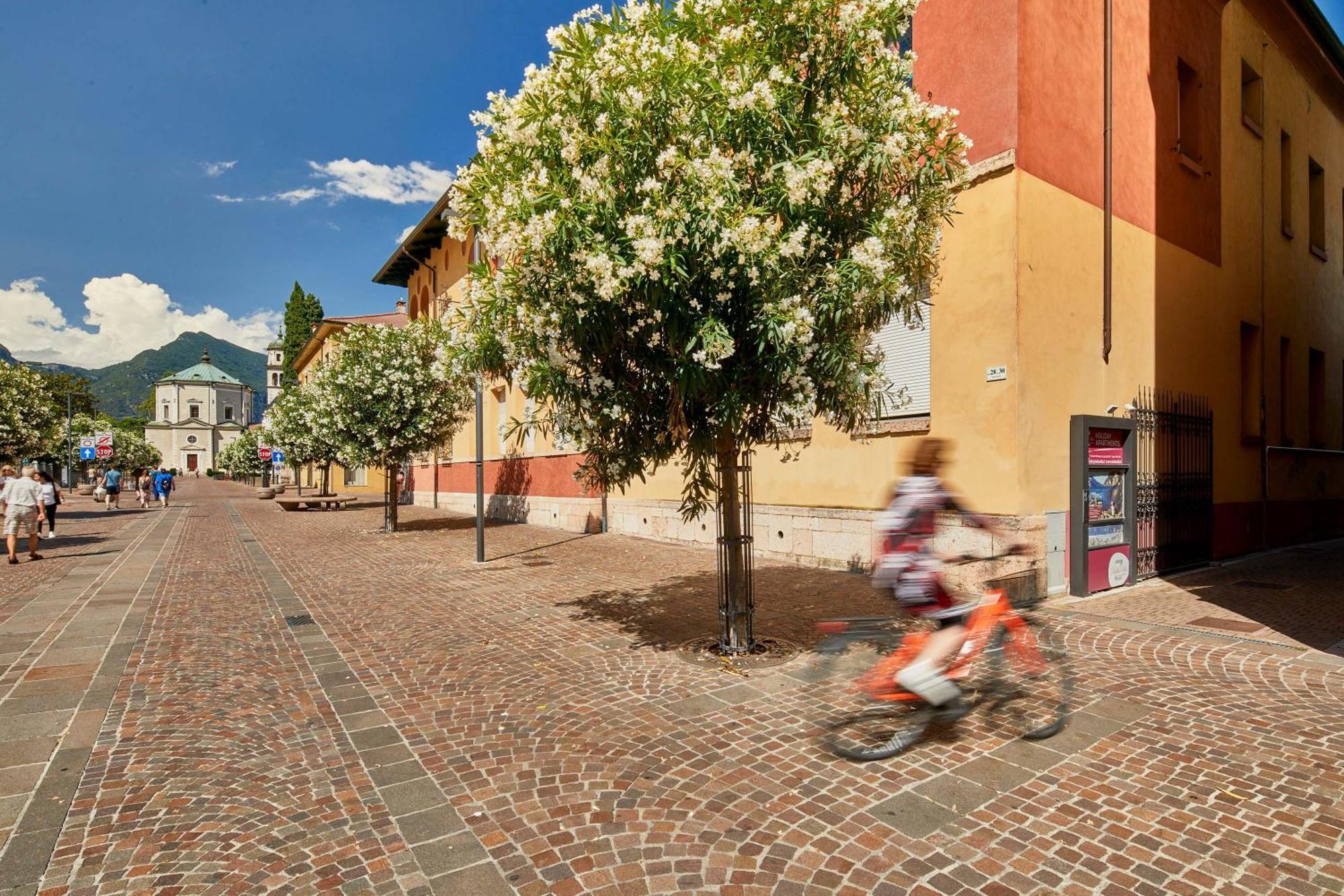 Bella Villa Apartments Riva del Garda Luaran gambar