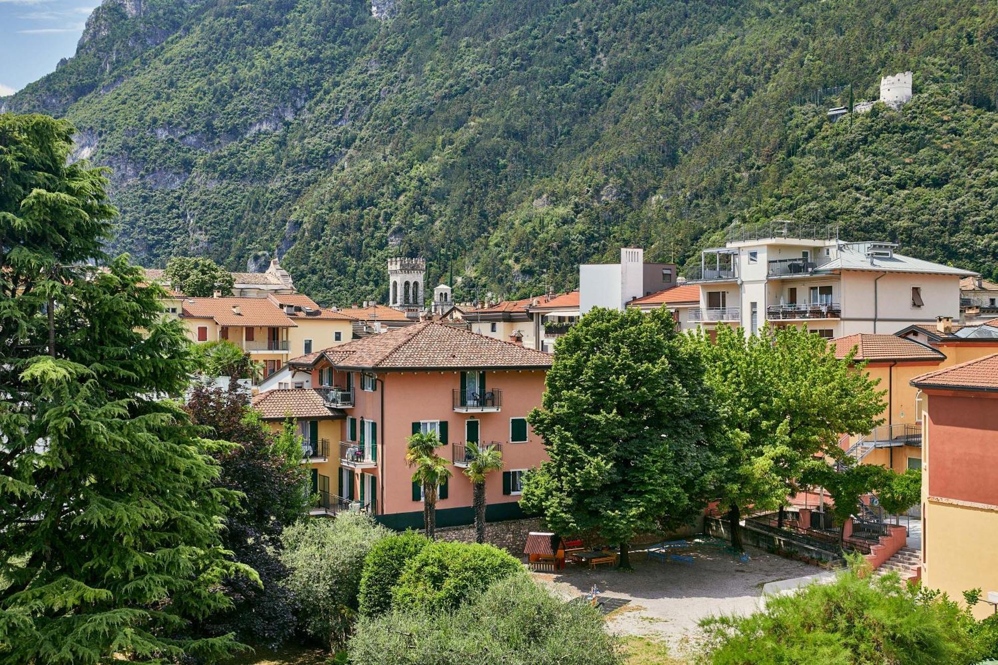 Bella Villa Apartments Riva del Garda Luaran gambar