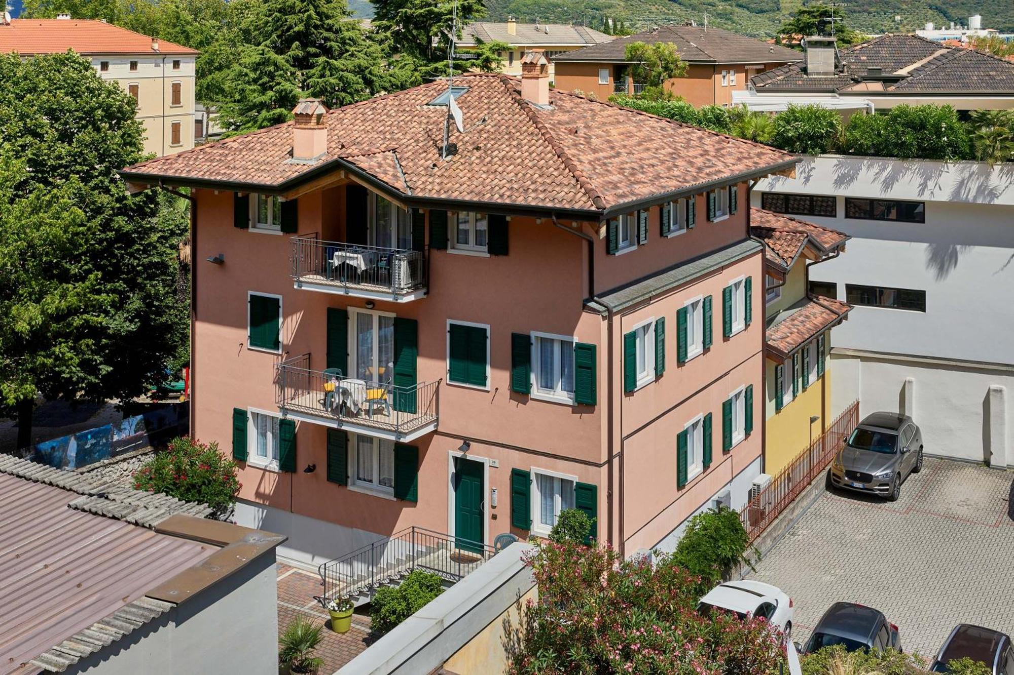 Bella Villa Apartments Riva del Garda Luaran gambar